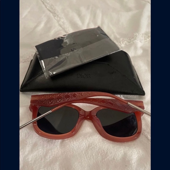 Christian Dior Red sunglasses - Picture 6 of 7